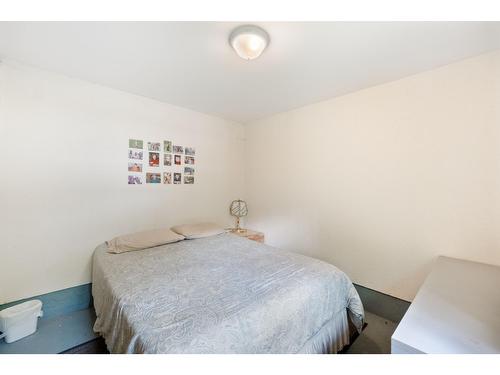 1754 Pass Creek Road, Castlegar, BC - Indoor Photo Showing Bedroom
