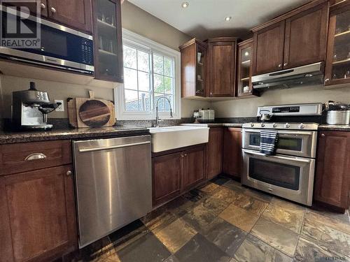 201 Crawford St, Timmins, ON - Indoor Photo Showing Kitchen With Upgraded Kitchen