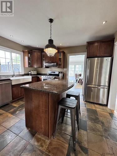 201 Crawford St, Timmins, ON - Indoor Photo Showing Kitchen With Upgraded Kitchen