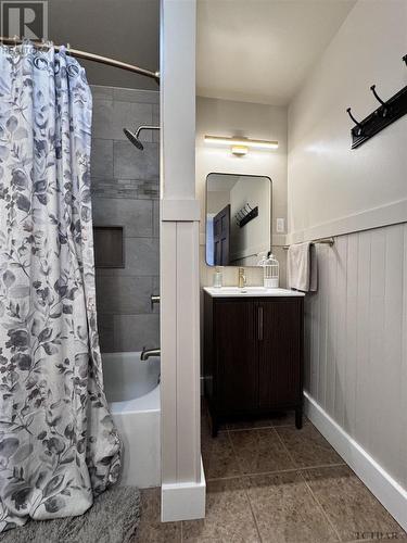 201 Crawford St, Timmins, ON - Indoor Photo Showing Bathroom