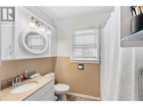 1876-1878 Ethel Street, Kelowna, BC - Indoor Photo Showing Bathroom