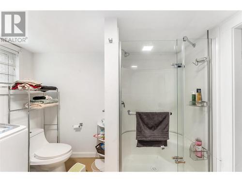 1876-1878 Ethel Street, Kelowna, BC - Indoor Photo Showing Bathroom