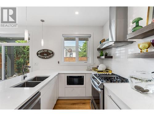 1876-1878 Ethel Street, Kelowna, BC - Indoor Photo Showing Kitchen With Double Sink With Upgraded Kitchen