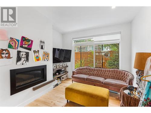 1876-1878 Ethel Street, Kelowna, BC - Indoor Photo Showing Living Room With Fireplace