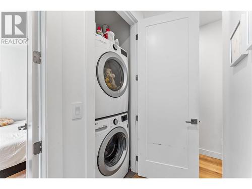 1876-1878 Ethel Street, Kelowna, BC - Indoor Photo Showing Laundry Room