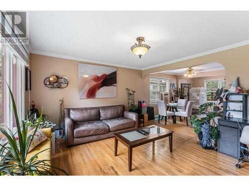 1876-1878 Ethel Street, Kelowna, BC - Indoor Photo Showing Living Room