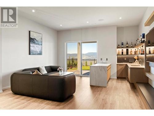 5546 Upper Mission Drive, Kelowna, BC - Indoor Photo Showing Bedroom