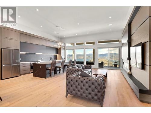 5546 Upper Mission Drive, Kelowna, BC - Indoor Photo Showing Bedroom