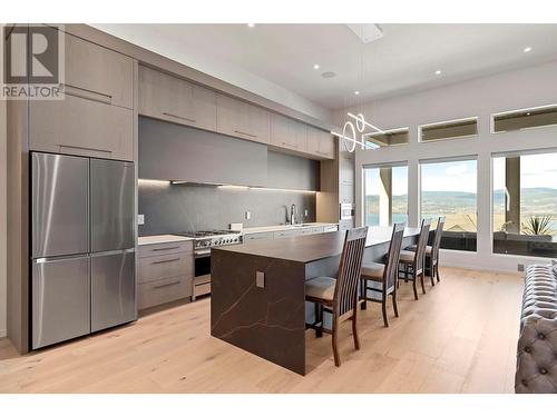 5546 Upper Mission Drive, Kelowna, BC - Indoor Photo Showing Bedroom