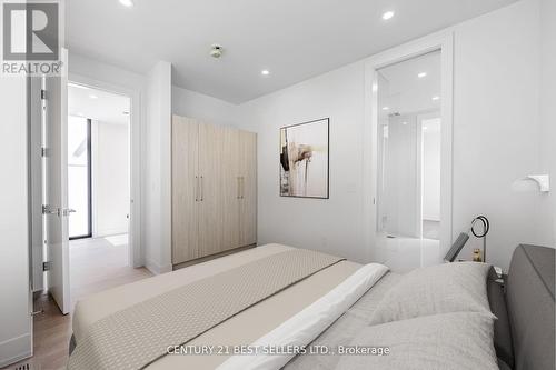 1032 West Avenue, Mississauga, ON - Indoor Photo Showing Bedroom
