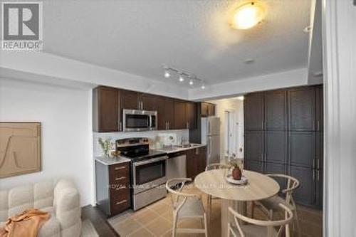 537 - 830 Lawrence Avenue W, Toronto, ON - Indoor Photo Showing Kitchen