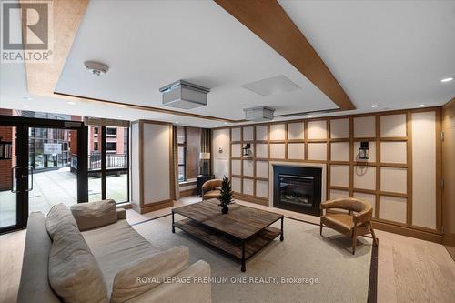 537 - 830 Lawrence Avenue W, Toronto, ON - Indoor Photo Showing Dining Room