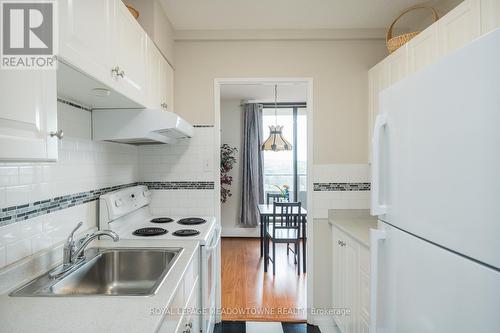 914 - 2929 Aquitaine Avenue, Mississauga, ON - Indoor Photo Showing Kitchen