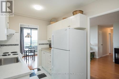 914 - 2929 Aquitaine Avenue, Mississauga, ON - Indoor Photo Showing Kitchen