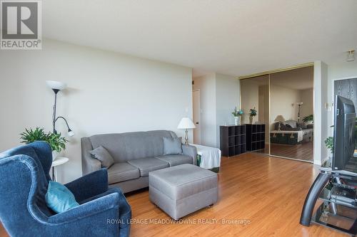 914 - 2929 Aquitaine Avenue, Mississauga, ON - Indoor Photo Showing Living Room