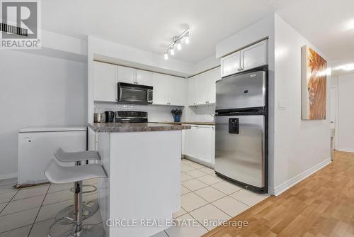 525 - 3888 Duke Of York Boulevard, Mississauga, ON - Indoor Photo Showing Kitchen