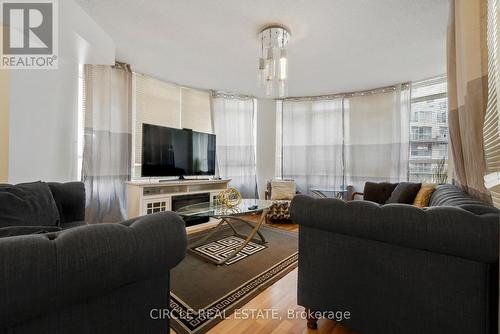 525 - 3888 Duke Of York Boulevard, Mississauga, ON - Indoor Photo Showing Living Room