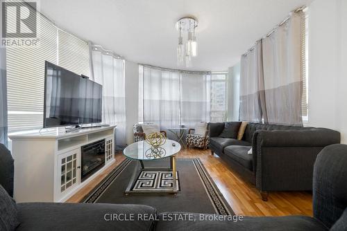 525 - 3888 Duke Of York Boulevard, Mississauga, ON - Indoor Photo Showing Living Room