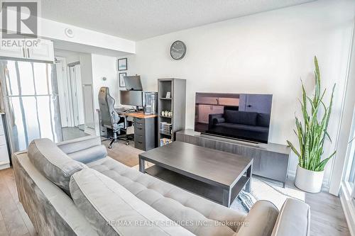1006 - 3091 Dufferin Street, Toronto, ON - Indoor Photo Showing Living Room