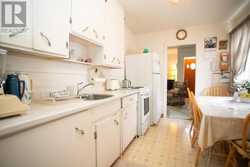 684 Shafer Ave, Sault Ste. Marie, ON - Indoor Photo Showing Kitchen