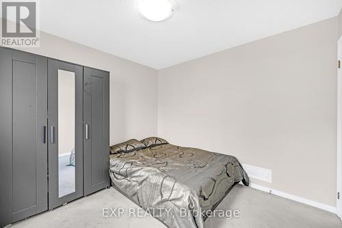 52 Hillgarden Drive, Hamilton, ON - Indoor Photo Showing Bedroom