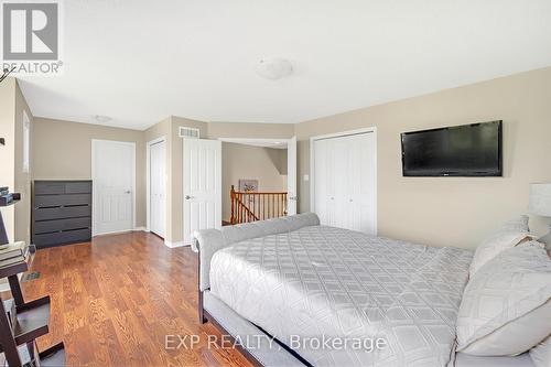 52 Hillgarden Drive, Hamilton, ON - Indoor Photo Showing Bedroom