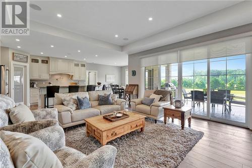 285794 Airport Road, Norwich, ON - Indoor Photo Showing Living Room