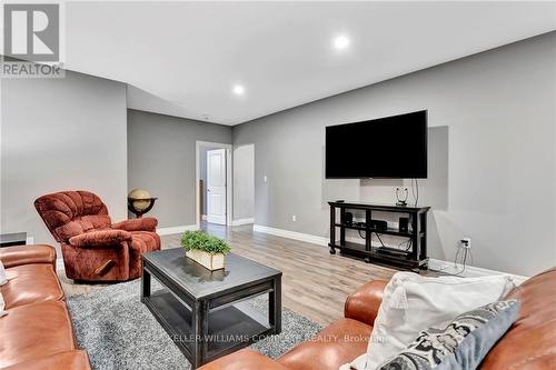 285794 Airport Road, Norwich, ON - Indoor Photo Showing Living Room