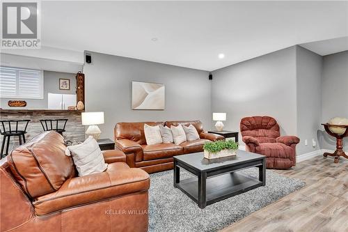 285794 Airport Road, Norwich, ON - Indoor Photo Showing Living Room