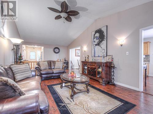 370 Keewatin Avenue, Kitchener, ON - Indoor Photo Showing Living Room