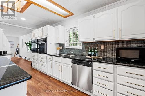 4886 Boughman Lane, Fort Erie, ON - Indoor Photo Showing Kitchen With Double Sink