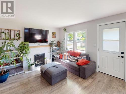 4589 Joyce Ave, Powell River, BC - Indoor Photo Showing Living Room With Fireplace