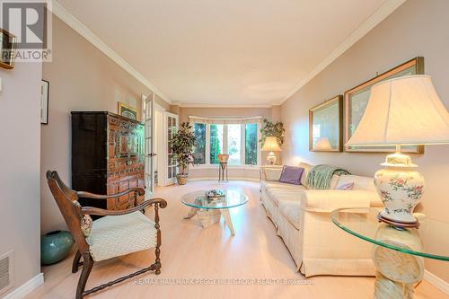 40 Regentview Drive, Brampton, ON - Indoor Photo Showing Living Room