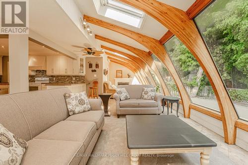 40 Regentview Drive, Brampton, ON - Indoor Photo Showing Living Room