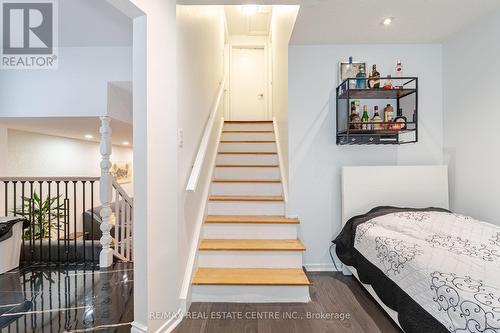 2230 Buttonbush Crescent, Mississauga, ON - Indoor Photo Showing Bedroom