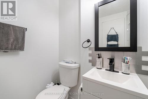 2230 Buttonbush Crescent, Mississauga, ON - Indoor Photo Showing Bathroom