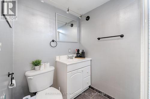 2230 Buttonbush Crescent, Mississauga, ON - Indoor Photo Showing Bathroom