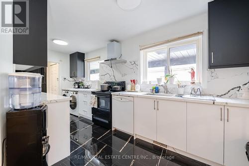 2230 Buttonbush Crescent, Mississauga, ON - Indoor Photo Showing Kitchen