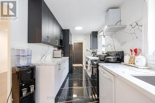 2230 Buttonbush Crescent, Mississauga, ON - Indoor Photo Showing Kitchen