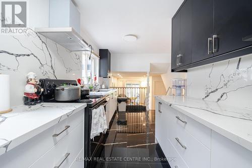 2230 Buttonbush Crescent, Mississauga, ON - Indoor Photo Showing Kitchen