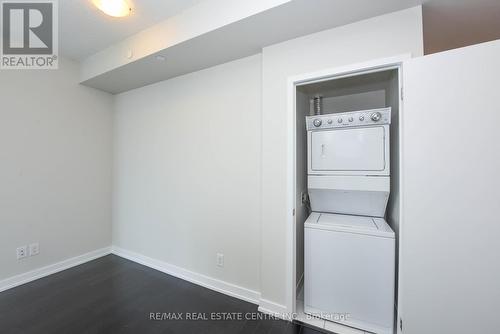 2910 - 4011 Brickstone Mews, Mississauga, ON - Indoor Photo Showing Laundry Room