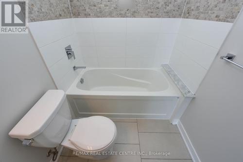 2910 - 4011 Brickstone Mews, Mississauga, ON - Indoor Photo Showing Bathroom