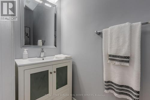 2309 Falling Green Drive, Oakville, ON - Indoor Photo Showing Bathroom