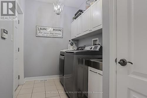 2309 Falling Green Drive, Oakville, ON - Indoor Photo Showing Laundry Room