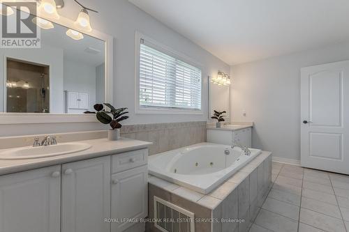 2309 Falling Green Drive, Oakville, ON - Indoor Photo Showing Bathroom