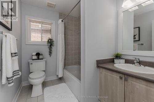 2309 Falling Green Drive, Oakville, ON - Indoor Photo Showing Bathroom