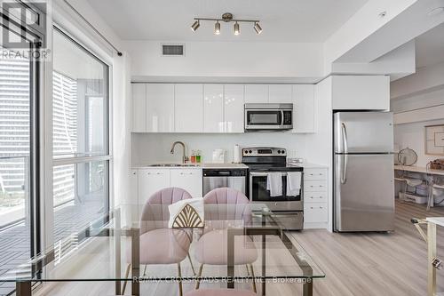 1907 - 2200 Lake Shore Boulevard W, Toronto (Mimico), ON - Indoor Photo Showing Kitchen With Upgraded Kitchen