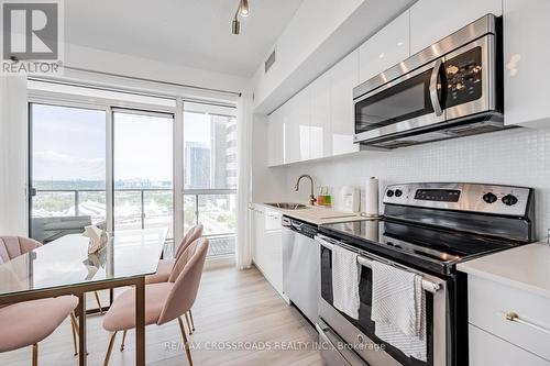 1907 - 2200 Lake Shore Boulevard W, Toronto (Mimico), ON - Indoor Photo Showing Kitchen With Upgraded Kitchen