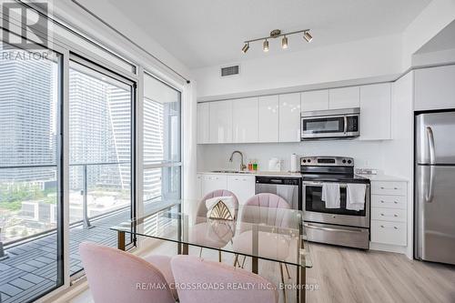 1907 - 2200 Lake Shore Boulevard W, Toronto, ON - Indoor Photo Showing Kitchen