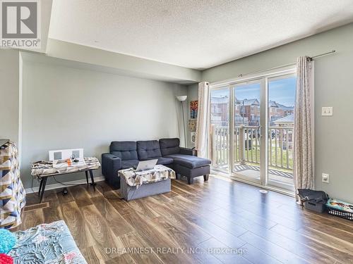 76 - 5050 Intrepid Drive, Mississauga, ON - Indoor Photo Showing Living Room